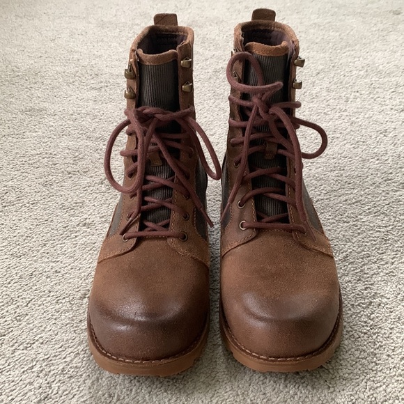 UGG Montgomry Boot - Picture 7 of 15